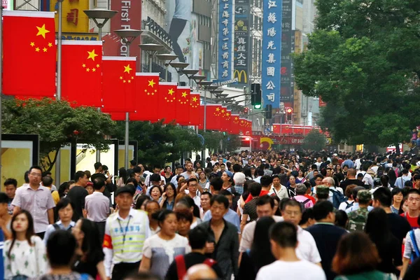 Fil Turister Folkmassan Shoppinggatan Nanjing Road Innan Nationaldagen Semestern Shanghai — Stockfoto