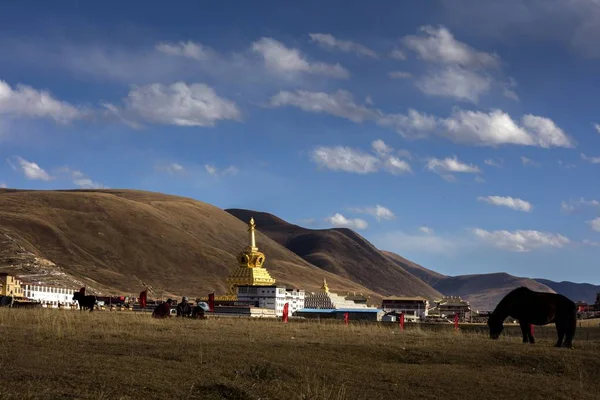 Över Yaqing Templet Baiyu Län Garze Tibetanska Autonoma Prefekturen Sydvästra — Stockfoto