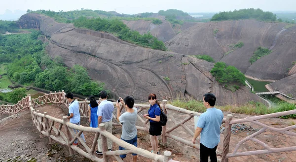 Tourists Visit World Largest Reclining Buddha Stone Statue Yiyang County — Stock Photo, Image
