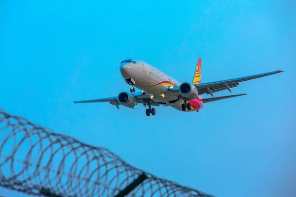 Een Passagiersvliegtuig Van Hainan Airlines Bereidt Zich Voor Het Land — Stockfoto