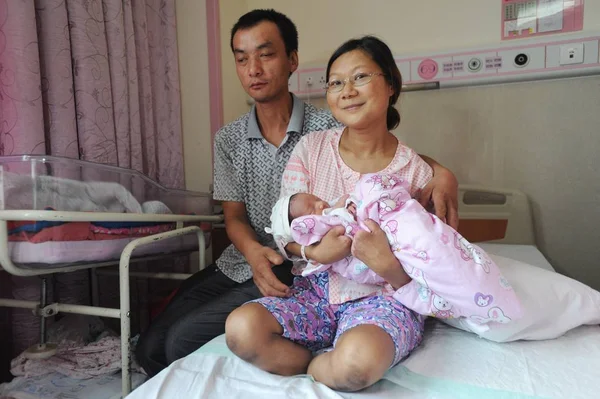 Éves Kemény Kínai Lin Qiongmin Nélkül Kéz Láb Tartja Egészséges — Stock Fotó
