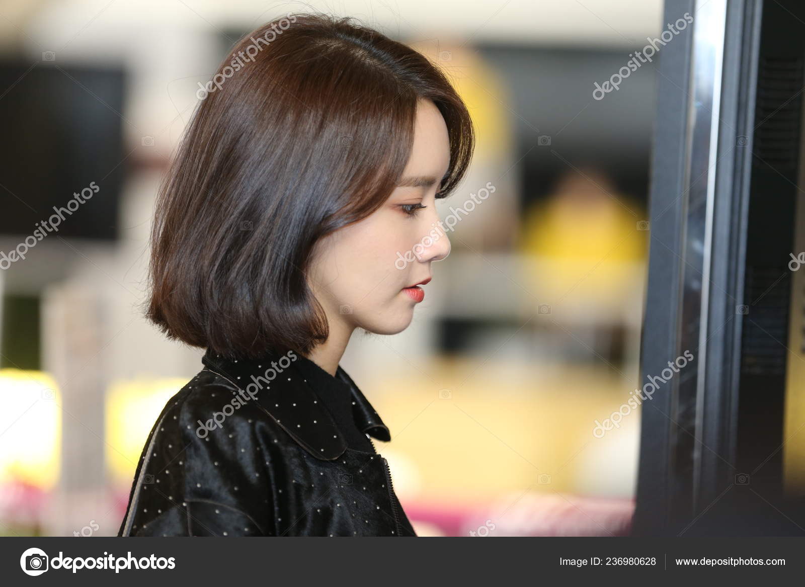 2017 日ソウル 南朝鮮の仁川国際空港に到着した韓国歌手および女優林尹 としてよりもっとよく知られているユナ 韓国アイドル グループ 少女時代 -  ストックエディトリアル用写真©ChinaImages＃236980628