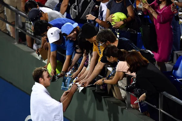 Sam Querrey América Firma Autógrafos Para Los Aficionados Después Derrotar — Foto de Stock