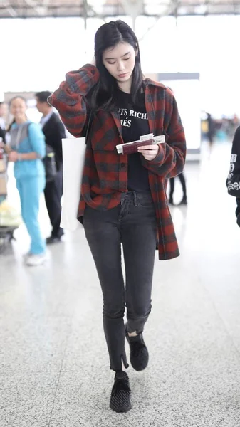 Chinese Model Mengyao Better Known Ming Arrives Shanghai Pudong International — Stock Photo, Image