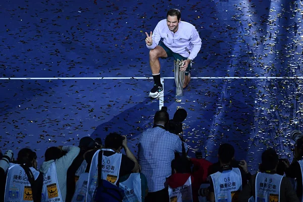 Roger Federer Suiza Posa Con Trofeo Después Derrotar Rafael Nadal — Foto de Stock