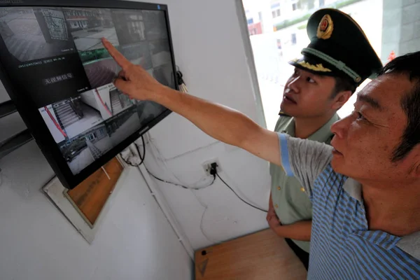 Chinese Teacher Paramilitary Police Officer Look Display Know Situation Operation — Stock Photo, Image