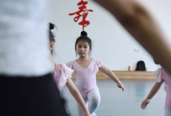 Дети Практикуют Танцы Учебном Центре Городе Нанпин Провинция Фуцзянь Июля — стоковое фото