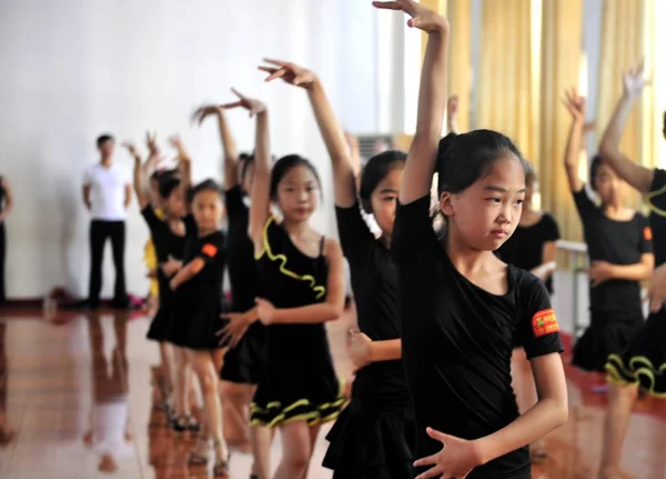 Kinder Üben Tanz Einem Trainingszentrum Kreis Runan Stadt Zhumadian Provinz — Stockfoto