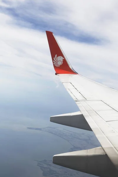Ein Düsenflugzeug Der Indonesischen Privatfluggesellschaften Lion Air Hebt Von Einem — Stockfoto