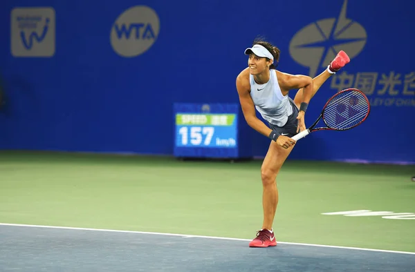 Caroline Garcia Francji Serwuje Przeciwko Ashleigh Barty Australii Finałowym Meczu — Zdjęcie stockowe