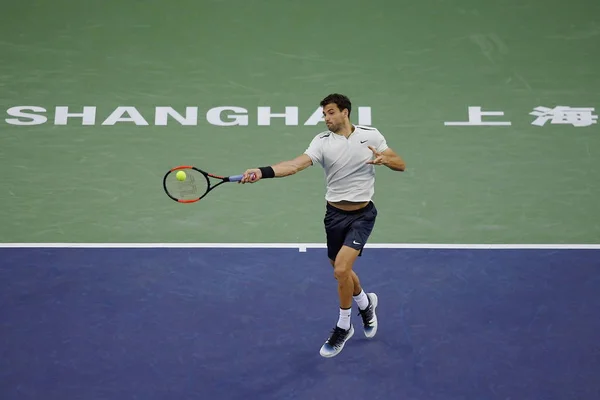 Grigor Dimitrov Bulgarian Palauttaa Laukaus Rafael Nadal Espanjan Puolivälierissä Miesten — kuvapankkivalokuva