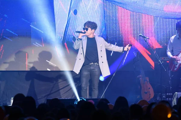 Lee Min Woo Boy Band Surcoreana Shinhwa Actúa Una Fiesta — Foto de Stock