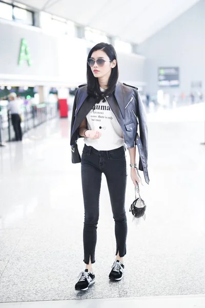 Chinees Model Mengyao Beter Bekend Als Ming Arriveert Shanghai Hongqiao — Stockfoto