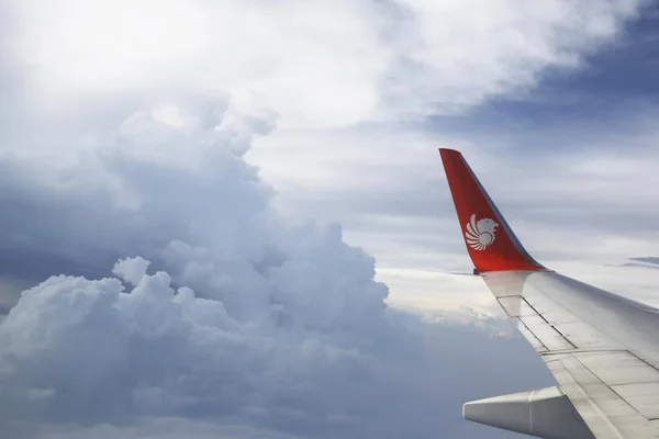 Ein Düsenflugzeug Der Indonesischen Privatfluggesellschaften Lion Air Hebt Von Einem — Stockfoto