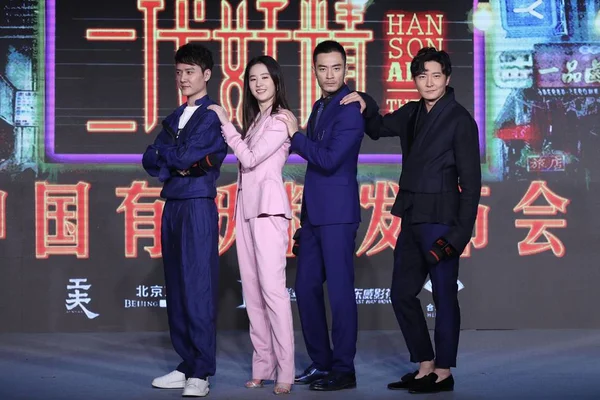 Actor Chino Feng Shaofeng Izquierda Actriz Liu Yifei Segunda Izquierda — Foto de Stock