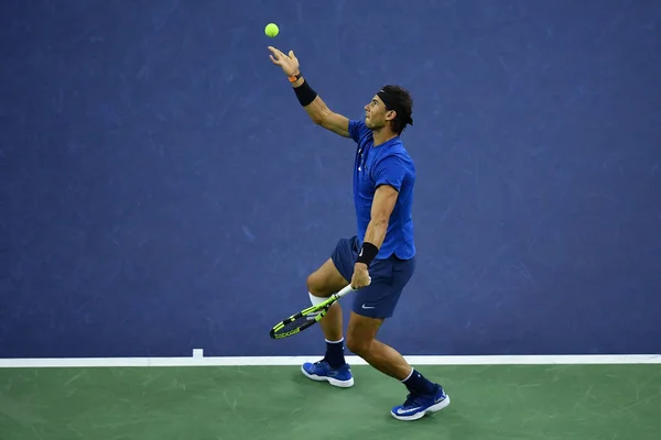 Rafael Nadal España Sirve Contra Roger Federer Suiza Final Individuales —  Fotos de Stock