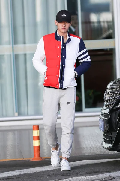 Китайський Співак Актор Kris Або Yifan Підходи Машина Пекінського Міжнародного — стокове фото