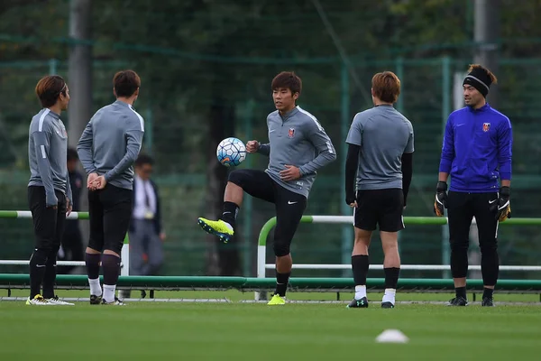 Hráči Japonska Urawa Red Diamonds Zúčastnit Tréninku Pro Druhé Semifinále — Stock fotografie