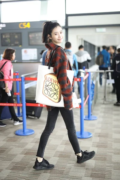 Chinese Model Mengyao Better Known Ming Arrives Shanghai Pudong International — Stock Photo, Image