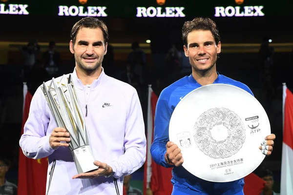 Winnaar Roger Federer Van Zwitserland Linker Eerste Runner Rafael Nadal — Stockfoto