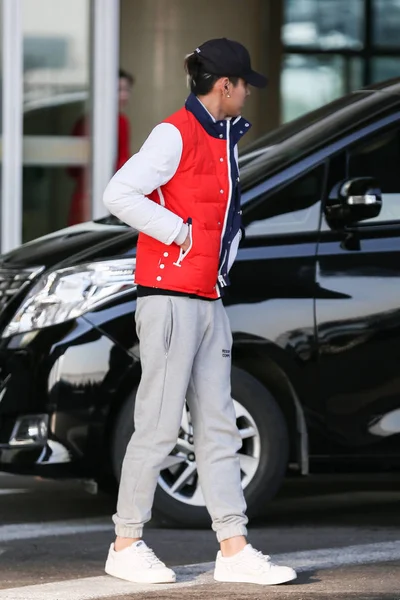 Chinese Singer Actor Kris Yifan Approaches Car Beijing Capital International — Stock Photo, Image