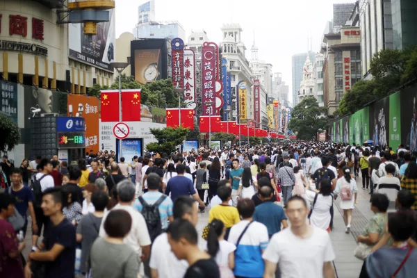 Turisti Affollano Strada Pedonale Dello Shopping Nanjing Road Durante Festa — Foto Stock