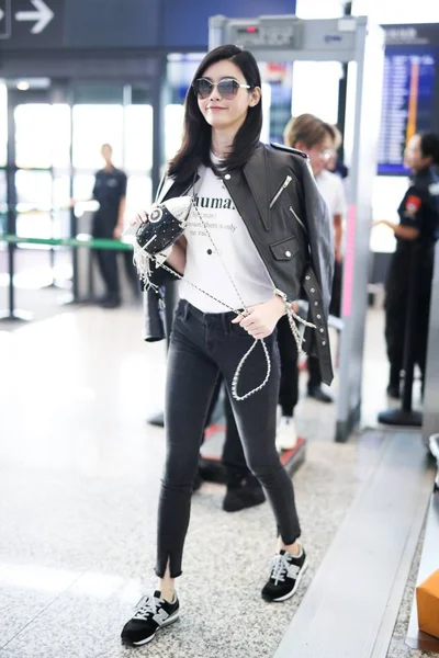 Chinese Model Mengyao Better Known Ming Arrives Shanghai Hongqiao International — Stock Photo, Image