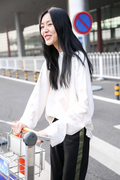 Das Chinesische Model Liu Wen Auf Dem Internationalen Flughafen Der — Stockfoto