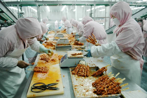 Kinesiska Arbets Tagare Process Kyckling Produktions Linjen Fabrik Xinchang Group — Stockfoto