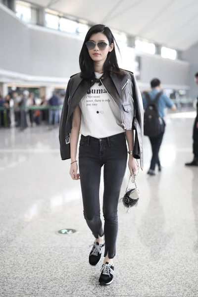 Chinees Model Mengyao Beter Bekend Als Ming Arriveert Shanghai Hongqiao — Stockfoto