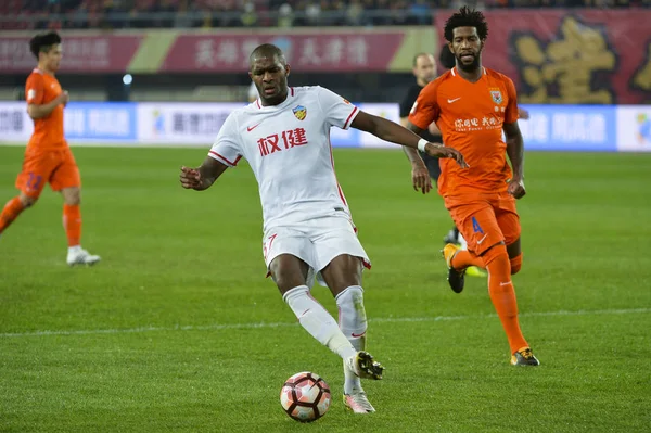 Jogador Futebol Francês Anthony Modeste Centro Tianjin Quanjian Dribla Contra — Fotografia de Stock