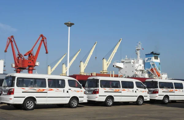 Vehicles Exported Lined Port Lianyungang Lianyungang City East China Jiangsu — Stock Photo, Image