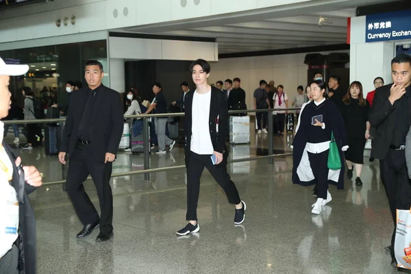 Південнокорейські Актор Dong Wook Центрі Зображений Він Надходить Міжнародного Аеропорту — стокове фото
