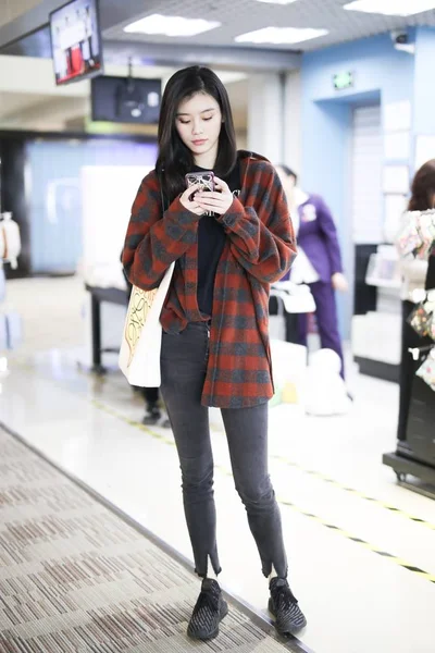 Chinese Model Mengyao Better Known Ming Arrives Shanghai Pudong International — Stock Photo, Image