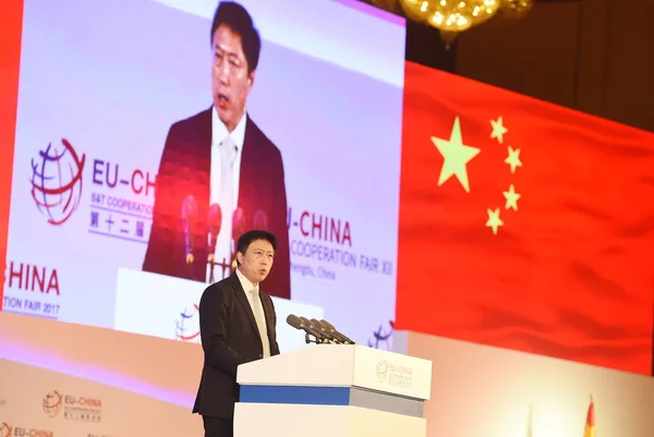 Jianlong Віце Голова Генеральний Секретар Китайської Міжнародної Економічної Торговельної Арбітражної — стокове фото
