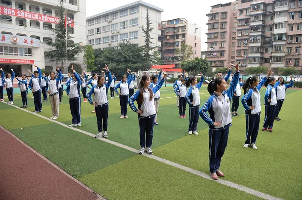 Los Estudiantes Realizan Calistenia Inspirada Ópera Sichuan Creada Por Maestro — Foto de Stock