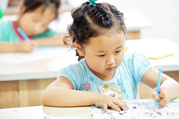 Uma Criança Pratica Pintura Centro Treinamento Condado Langxi Cidade Xuancheng — Fotografia de Stock