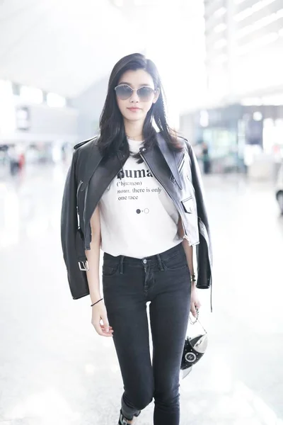 Chinees Model Mengyao Beter Bekend Als Ming Arriveert Shanghai Hongqiao — Stockfoto