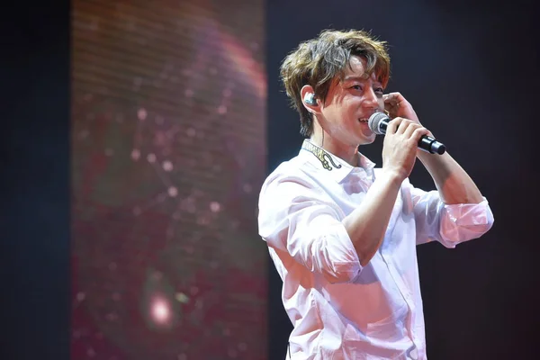 Νότιας Κορέας Τραγουδιστή Hwang Chi Yeul Εκτελεί Στη Συναυλία Του — Φωτογραφία Αρχείου