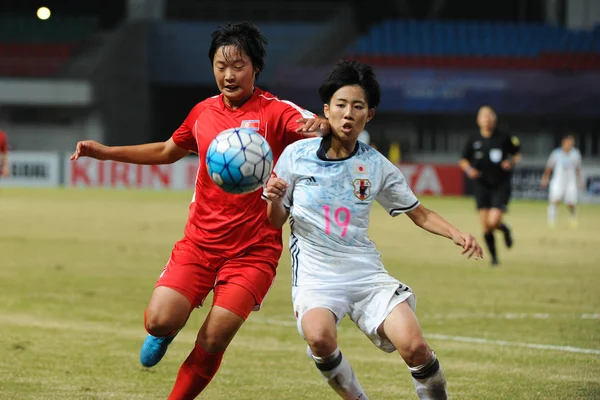 Riko Ueki Rechts Trapt Van Japan Bal Een Pass Tegen — Stockfoto