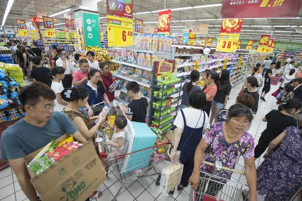 Kunder Handla Stormarknad Nantong City Östra Kinas Jiangsu Provinsen Juli — Stockfoto