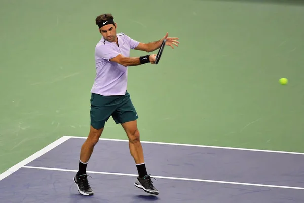 Roger Federer Svájc Visszatér Egy Lövés Alekszandr Dolgopolov Ukrajna Férfi — Stock Fotó