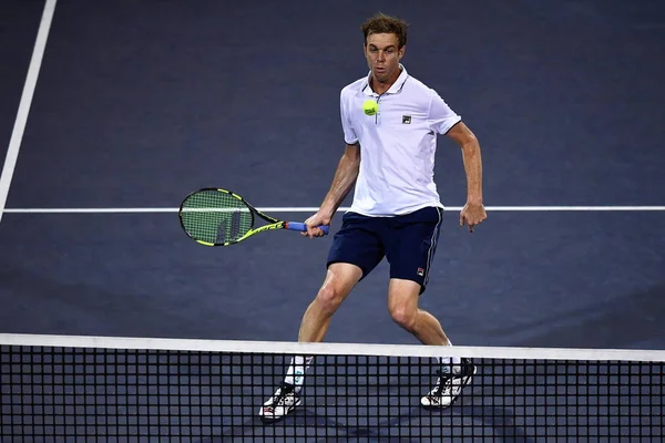 미국의 Querrey 돌아갑니다 일본의 유이치 스기타 단식의 그들의 라운드 경기에서 — 스톡 사진