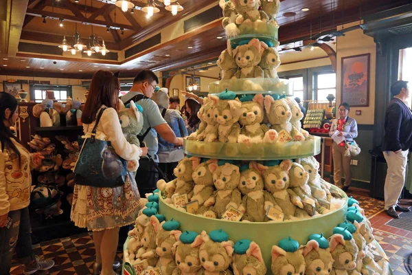 Turistas Olham Para Mercadoria Gelatoni Exposição Uma Loja Lembranças Disneylândia — Fotografia de Stock
