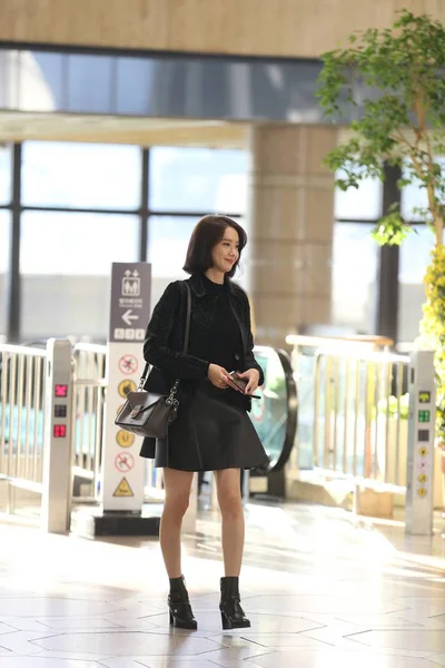 韩国流行乐队 女孩一代 的韩国歌手兼女演员 Lim Yoon Yoona 于2017年10月19日抵达韩国首尔仁川国际机场 — 图库照片