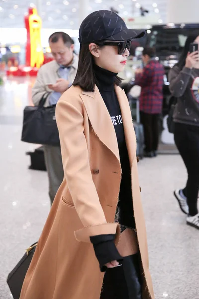 Cantante Attrice Cinese Victoria Song Song Qian Fotografata All Aeroporto — Foto Stock