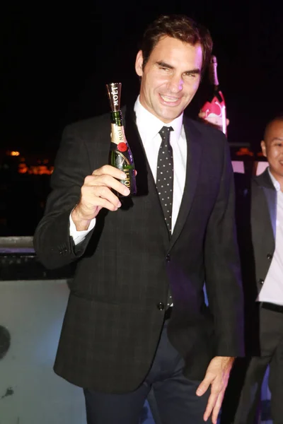 Zwitsers Tennisser Roger Federer Vormt Moet Chandon Partij Tijdens Het — Stockfoto