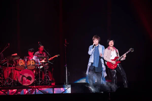 Miembros Banda Rock Taiwanesa Mayday Tocan Concierto Life Tour 2017 — Foto de Stock