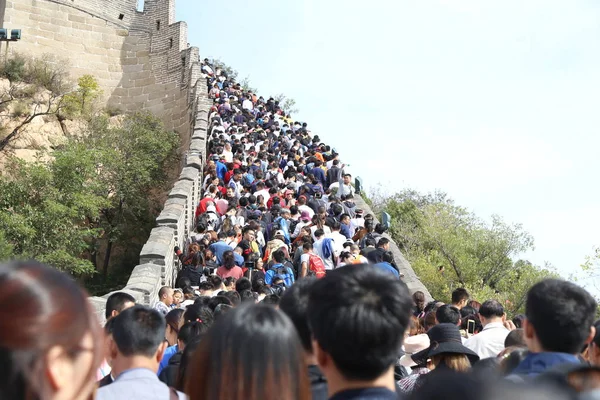 Turister Folkmassan Badaling Muren Semester Nationaldagen Och Mid Autumn Festival — Stockfoto