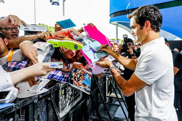 Tenista Suizo Roger Federer Firma Autógrafos Para Los Aficionados Evento — Foto de Stock